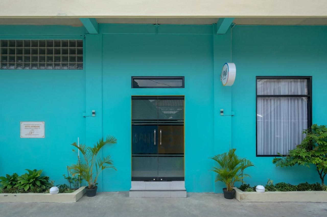 Sans Hotel Kumbang Yogyakarta By Reddoorz Exterior photo