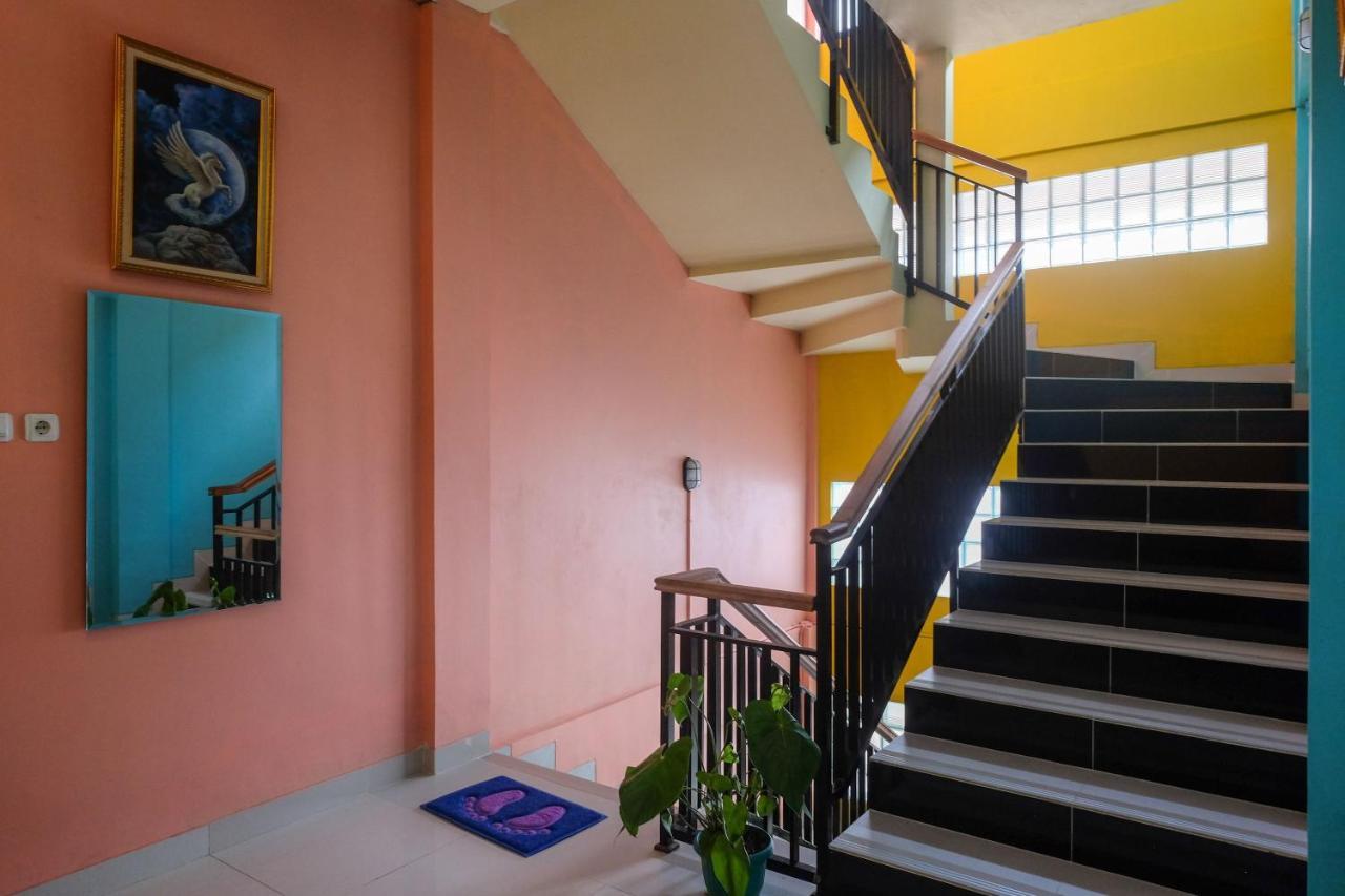 Sans Hotel Kumbang Yogyakarta By Reddoorz Exterior photo