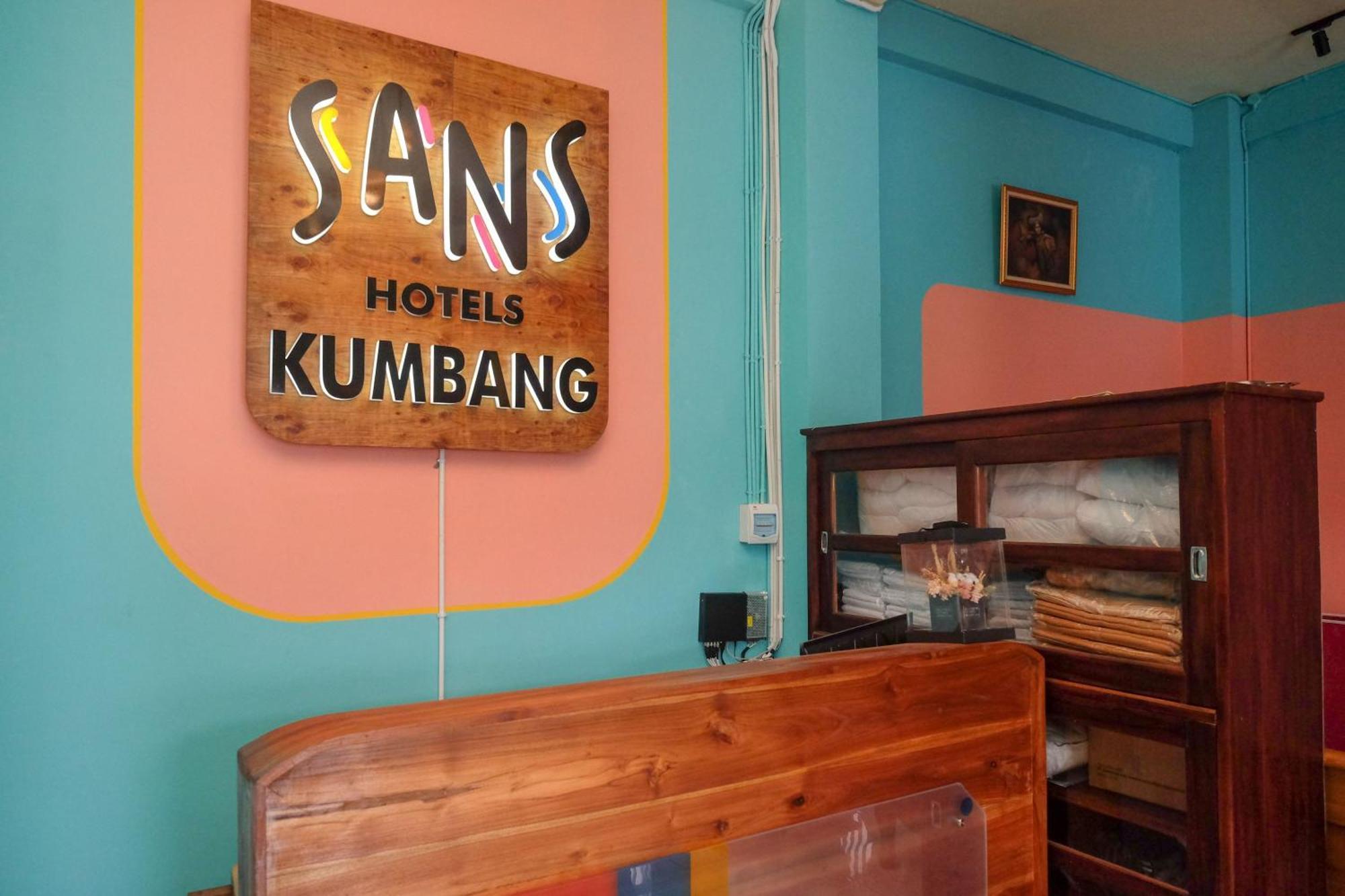 Sans Hotel Kumbang Yogyakarta By Reddoorz Exterior photo